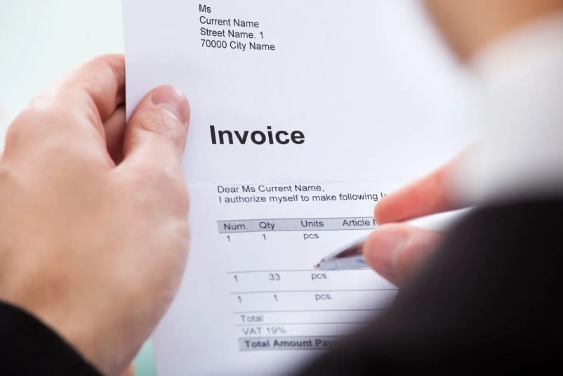 How to issue a valid tax invoice in the UAE: The complete guide for 2026